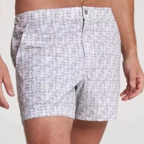 VRST Men's 5” Resort Shorts NWT XL w/ liner White silver stamped geo XL bathing - Picture 1 of 14